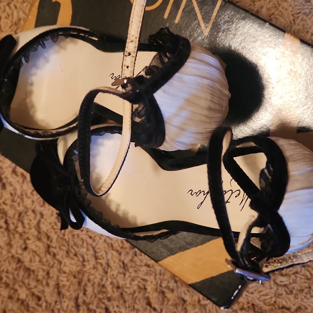 Metaphor Elegant Black and Cream Peep-Toe Heels with Bow - Picture 4 of 13